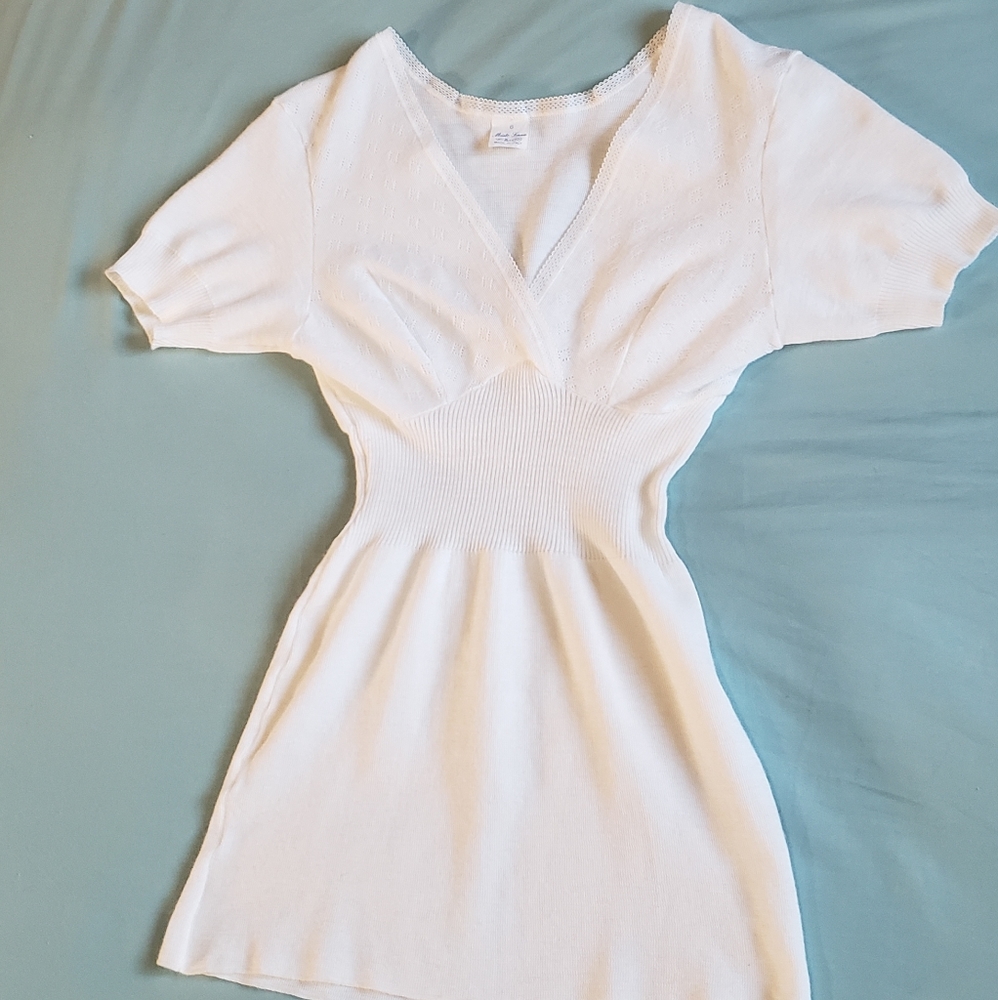 ITALIAN Vintage Vneck Blouse. Lace trim, Sinched Stretch Waist. Women's size 6.